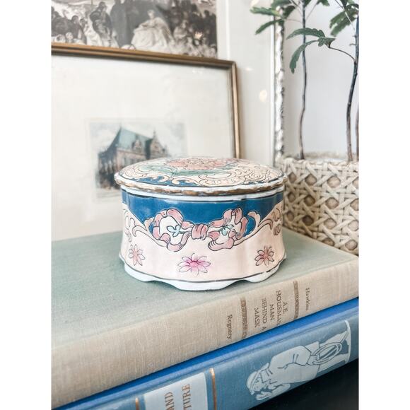 Toyo Trumpet Tapestry Flora Pottery Trinket Box - Picture 2 of 10